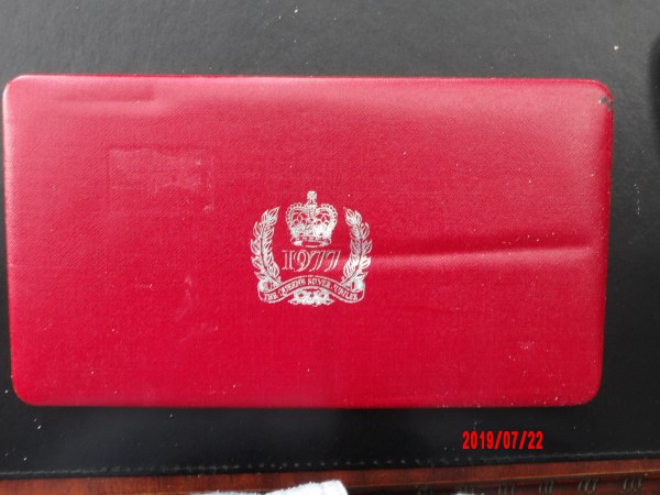 ELIZABETH II JUBILEE CROWN SET