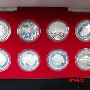 ELIZABETH II JUBILEE CROWN SET - Image 2