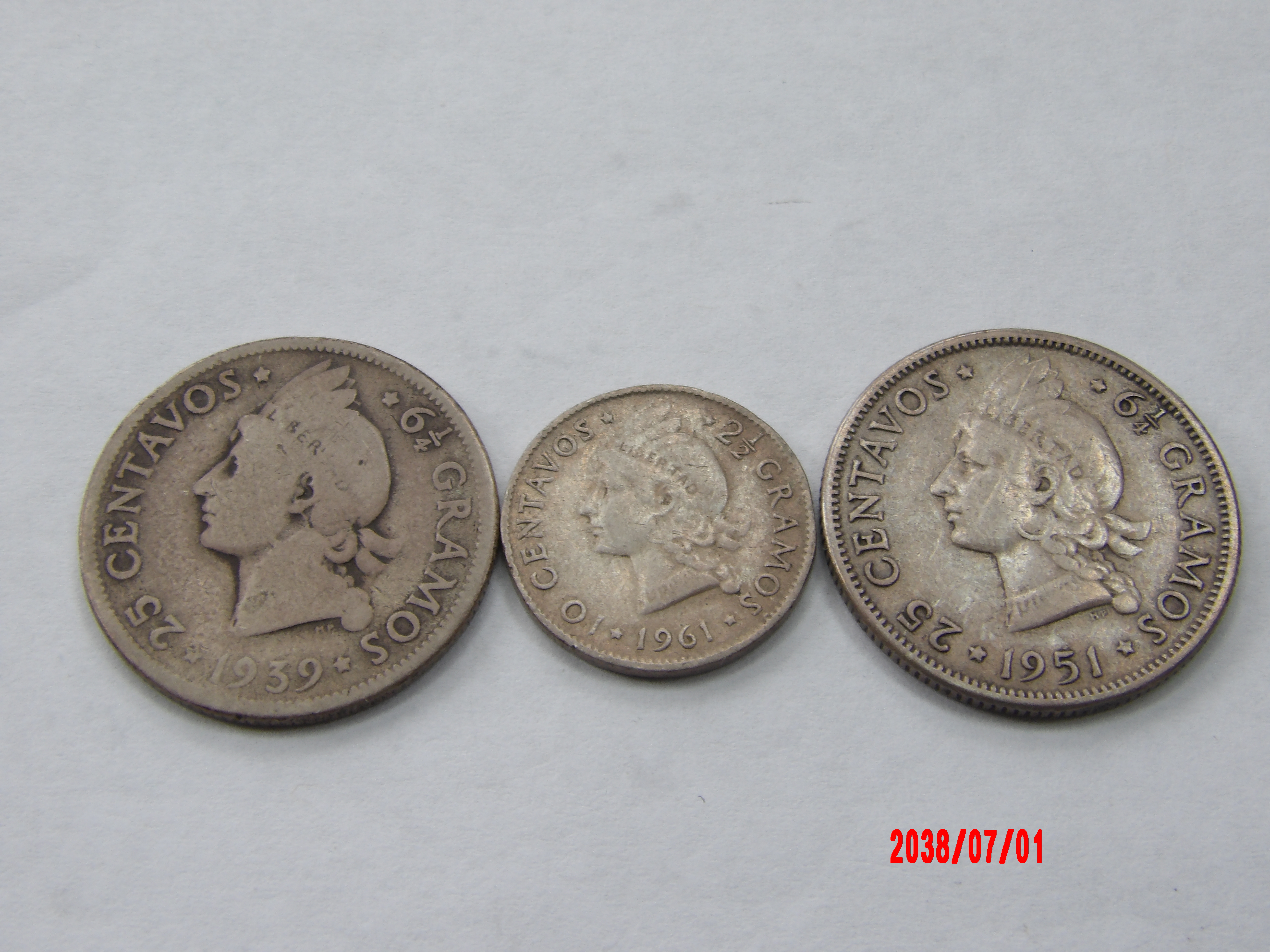 DOMINICAN REPUBLIC, 10C, 25C, SILVER COIN MIX * - Image 1