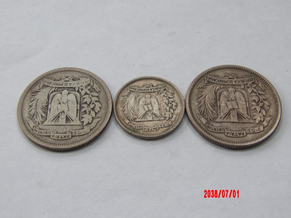 DOMINICAN REPUBLIC, 10C, 25C, SILVER COIN MIX *
