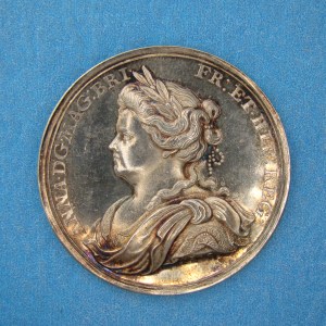 Anne, 1713, AR35, Peace of Utrecht with Original Case - Image 1