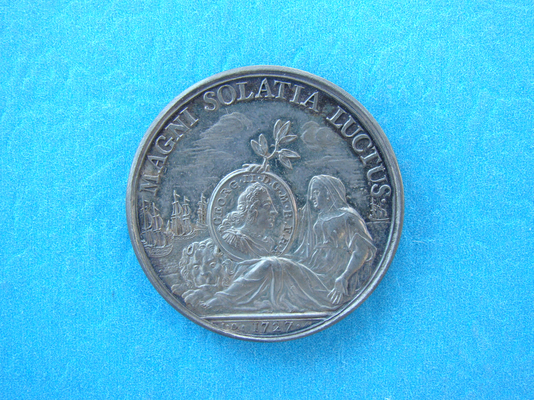 GEORGE I, AR32, 1727, HIGHEST GRADED BY NGC OR PCGS OF ANY GEORGE I ISSUED MEDAL - Image 2